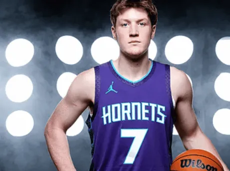 开云体育下载-克尼普尔全场12投5中，三分6中2得到18分8篮板3助攻1抢断