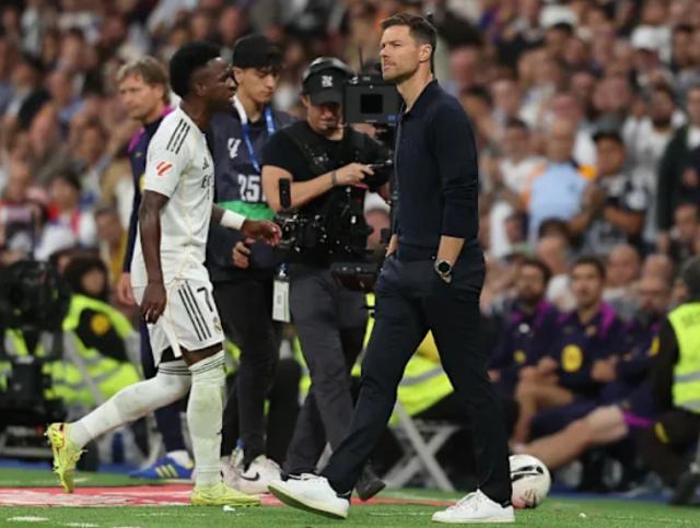 vinicius xabi alonso.png