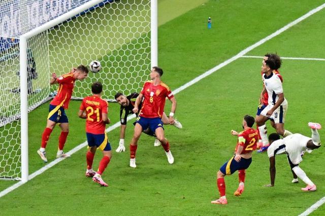 开云体育官网-【观点】西班牙技术优势弥高，挑战者唯有“反归化”？