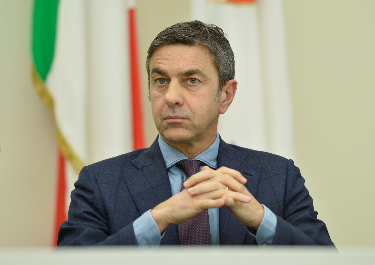 开云体育下载-科斯塔库塔提醒巴尔泰萨吉：当时不应该等球，而应该主动去争球