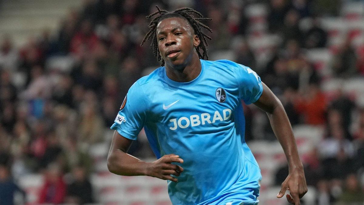 开云体育下载-外媒：拜仁和巴黎关注弗赖堡20岁中场曼赞比