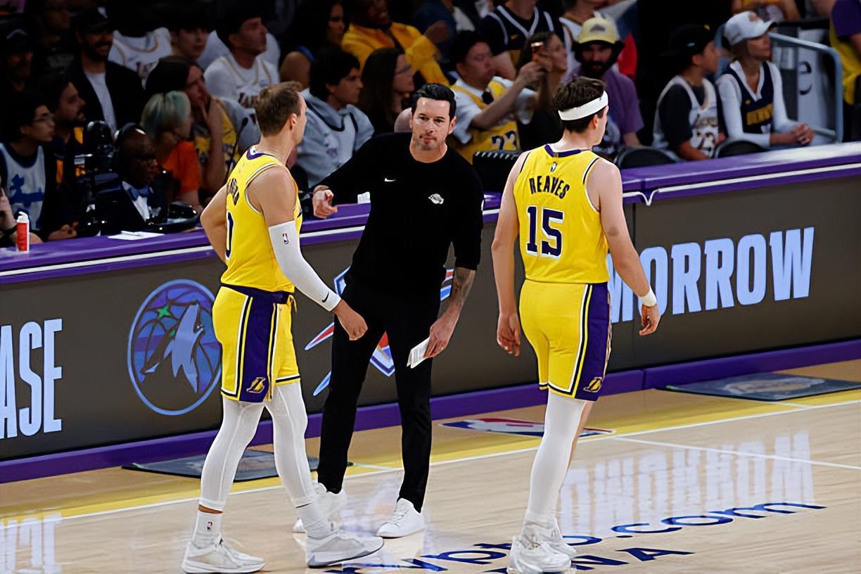 开云体育-防守弱点被放大了!湖人后场新援最近两场比赛的效果很不理想?